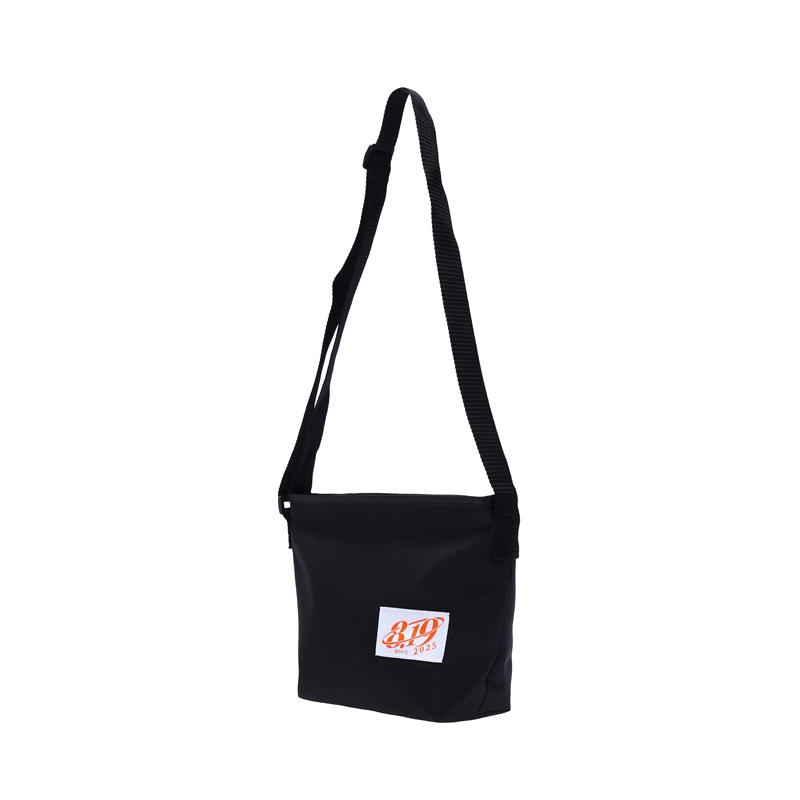 『ハイキュー！！』「８．１９」ショルダーバッグ（缶バッジ１個付き）　２０２５Ｖｅｒ．　ＢＥ３